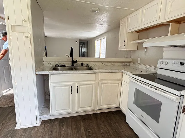 315 Thompson Rd — Photo 2