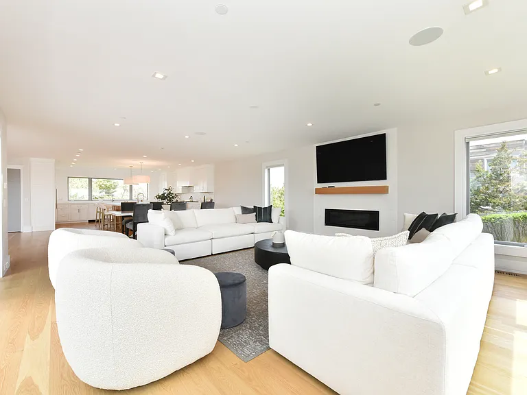 451 Dune Rd — Photo 7