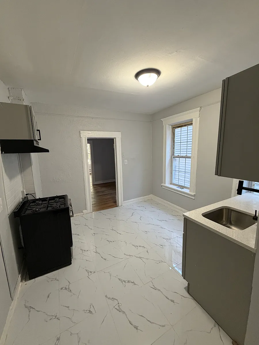 Building Photo - 77 Hope Ave #4