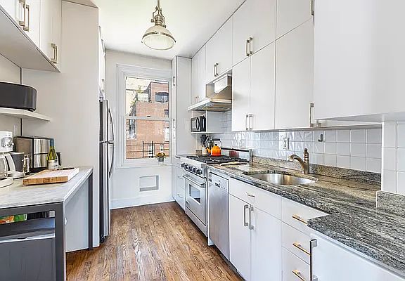 4th image of 264 Lexington Ave APT 10A