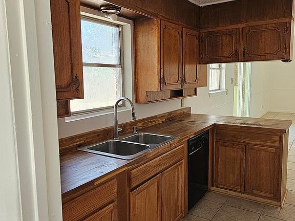 5th image of 6821 Yolanda Dr