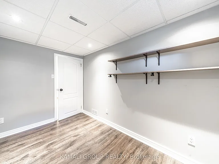 714 Gilbert St W #BASEMENT — Photo 10