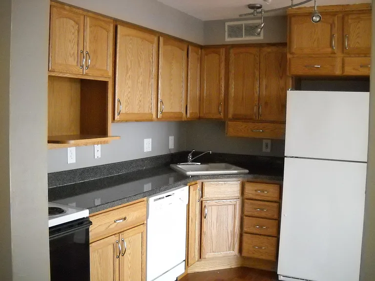 11811 Lake Ave — Photo 9