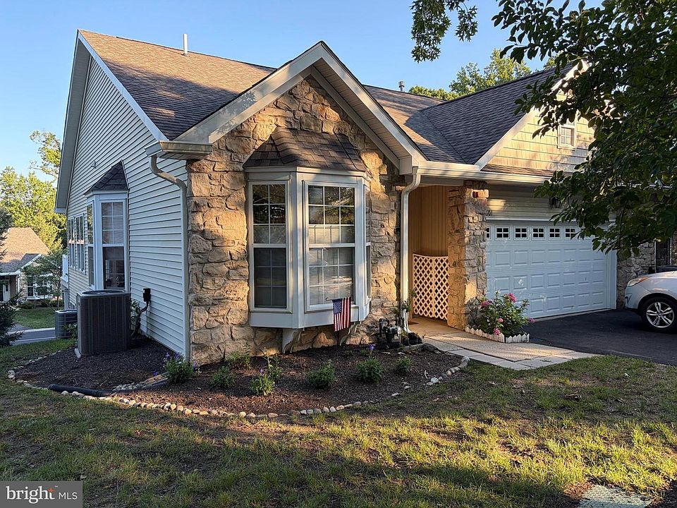 1st image of 1601 Country Club Dr