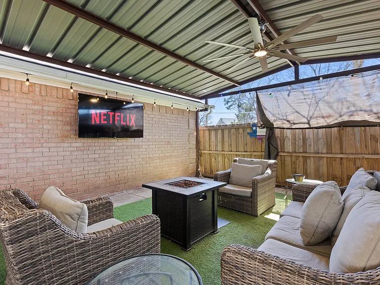1047 Eldorado Ave — Photo 30