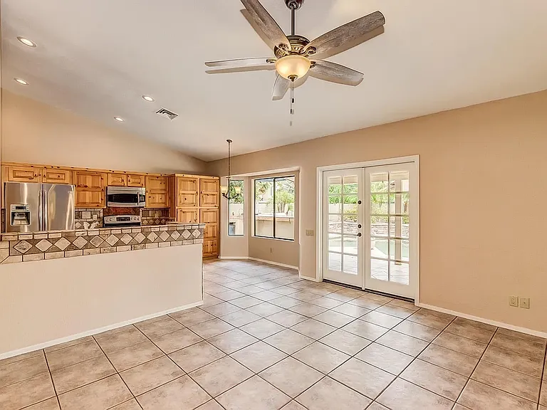 1211 E Drake Dr — Photo 21