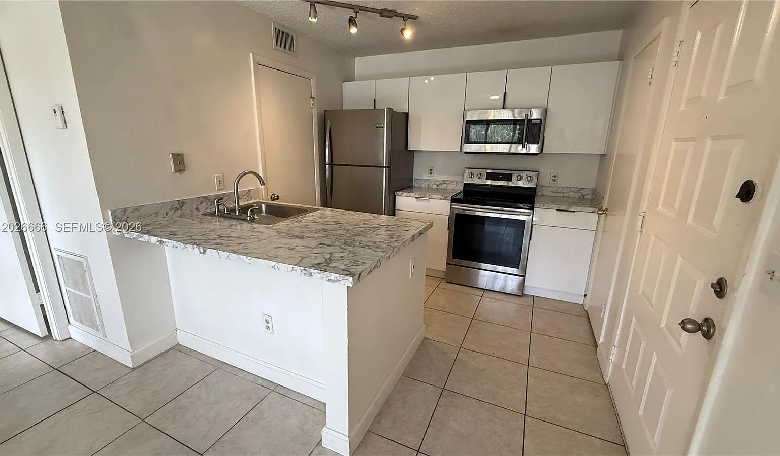 Palm Aire Gardens Condo — Photo 2
