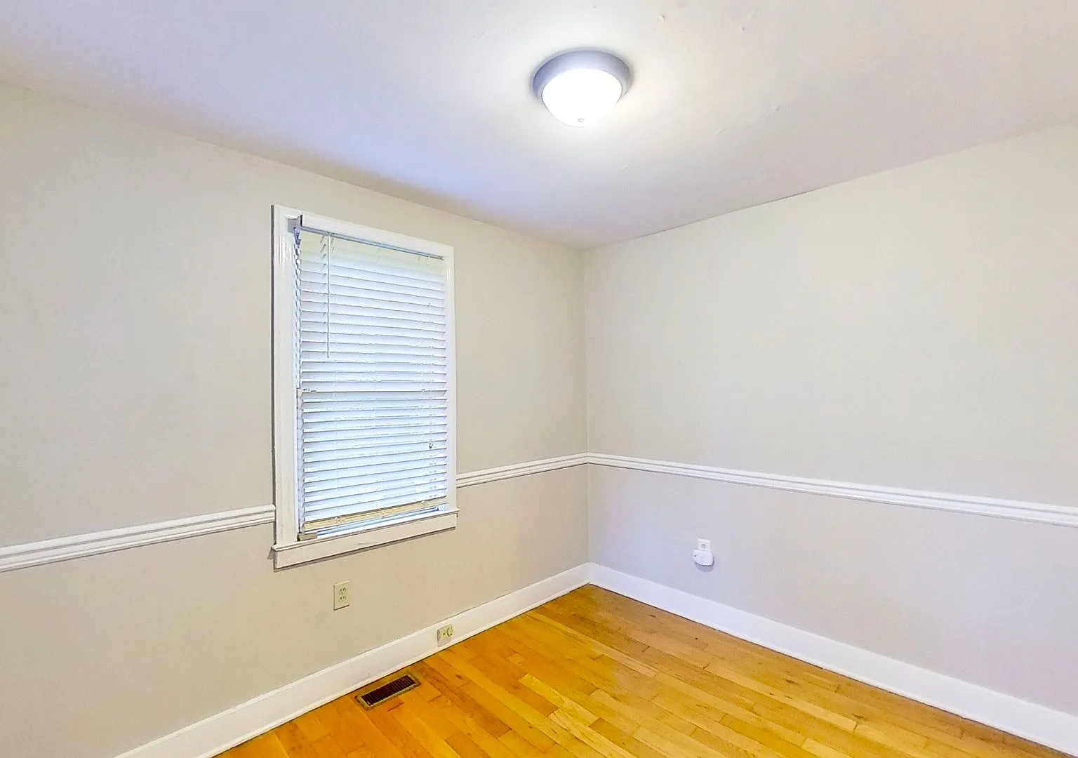 1506 Pendleton — Photo 2