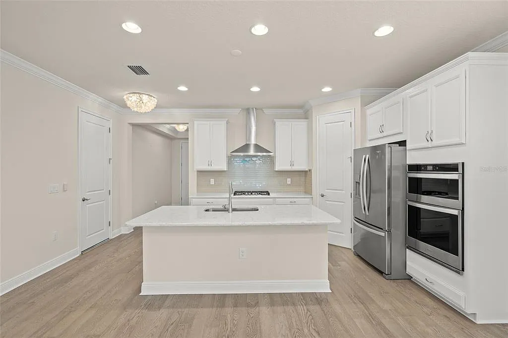 3 bed, 2.0 bath, 1944 sqft, $3,695 — Photo 4