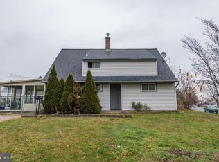 2 Winding Rd, Levittown, PA 19057