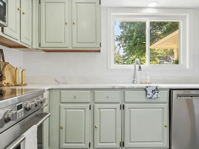 4665 Park Ave — Photo 15