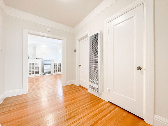 4th image of 2929 Gough St APT 6