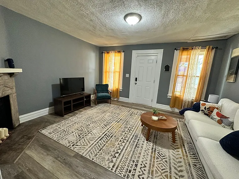518 N Scales St — Photo 6