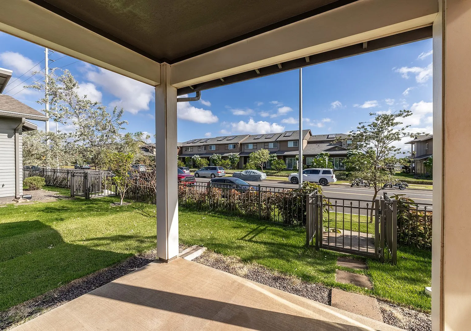 Stunning 3-Bedroom and 2.5 Bathroom Home in the Heart of Lko at Ho'opili Prime Ewa Beach Location! — Photo 4