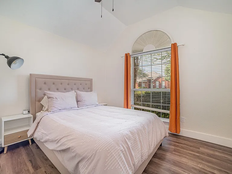 9809 Enmore Ln — Photo 17