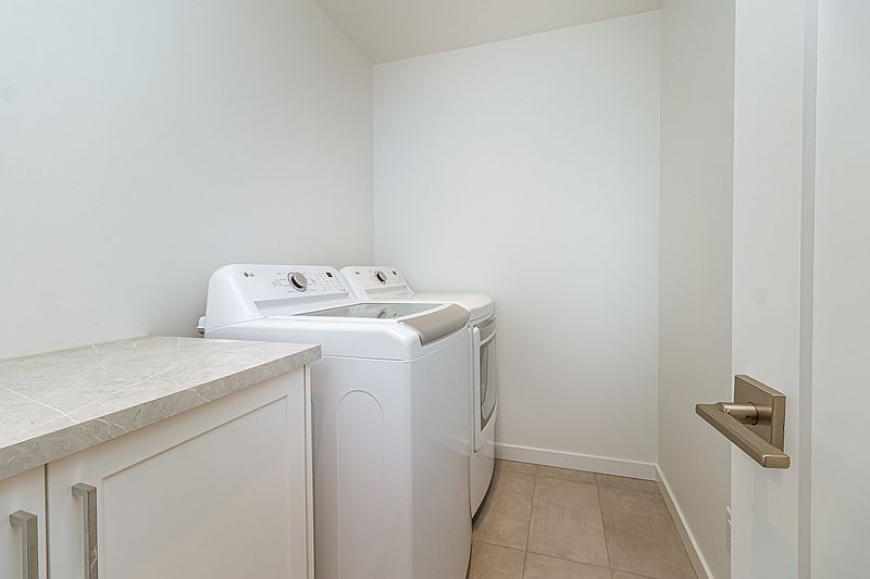 Oak Bay House for rent - 2 Bedrooms — photo 16