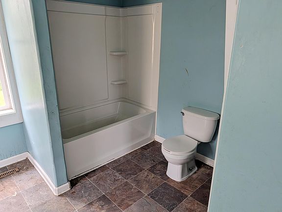3rd image of 117 E Grant St
