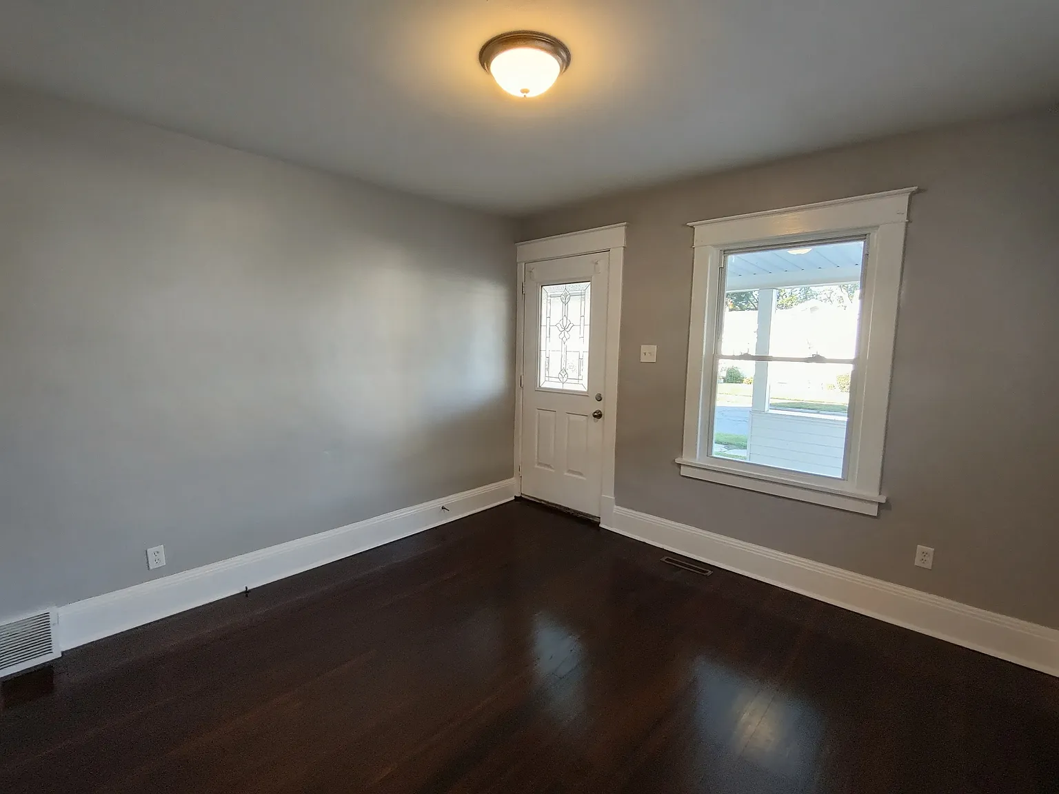 3 bed, 1298 sqft, $2,050 — Photo 3