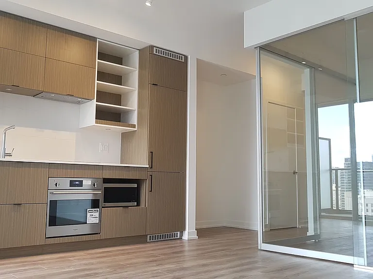 20 Edward St #2420 — Photo 4