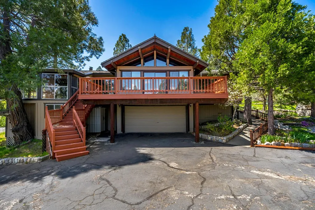 4034 Pearl Rd photo 1