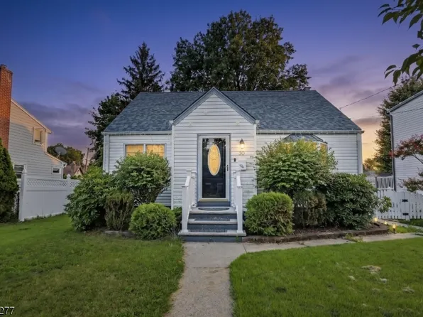 30 Schuyler Ave, Pompton Lakes Boro, NJ 07442
