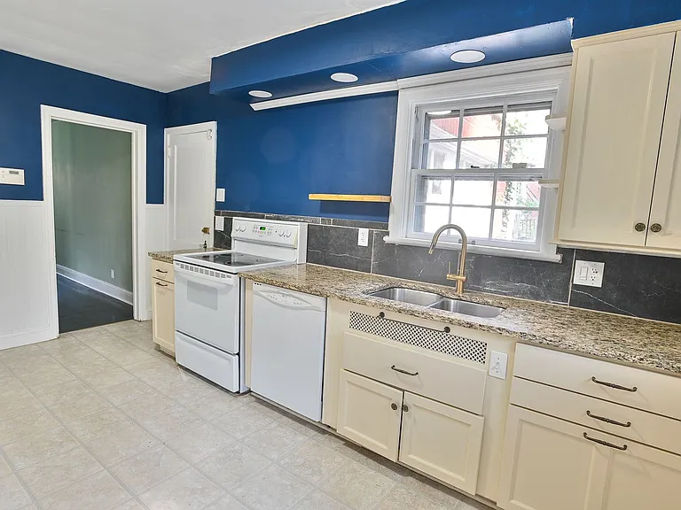 2302 Rudy Rd — Photo 4