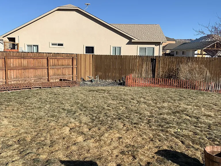 464 1/2 Chatfield Ln — Photo 2