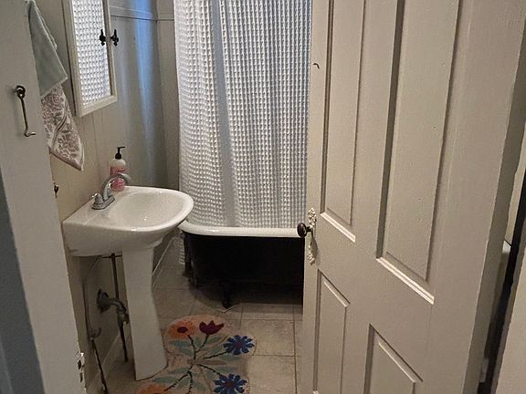 5th image of 5621 Laurel St #5621