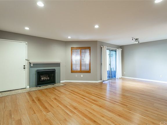 3rd image of 18408 Hatteras St Unit 11
