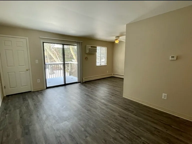 Oak Valley Apartments — Photo 11