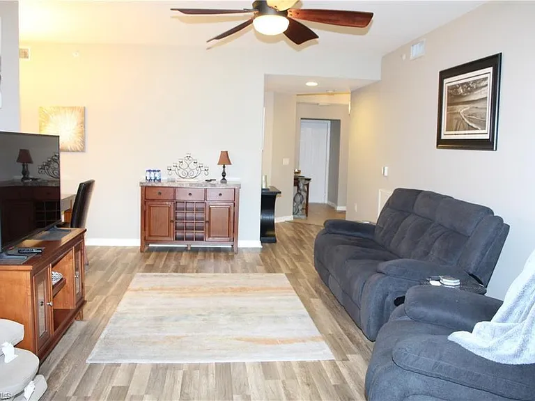 1400 Tiffany Ln #2406 — Photo 8