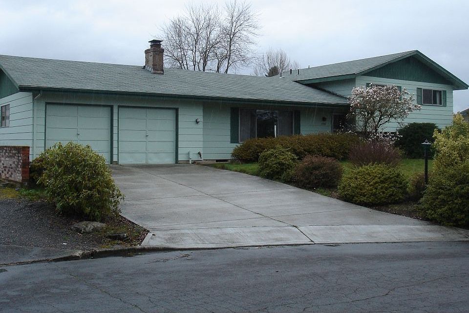 1st image of 2708 NE Lea View Ct