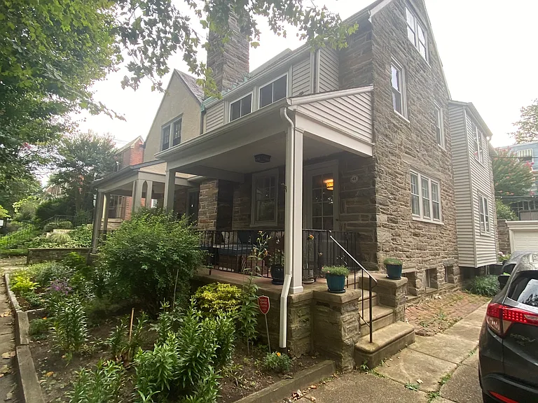 43 Woodale Ave — Photo 2