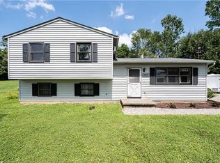 2008 Whitfield Ln, Finleyville, PA 15332