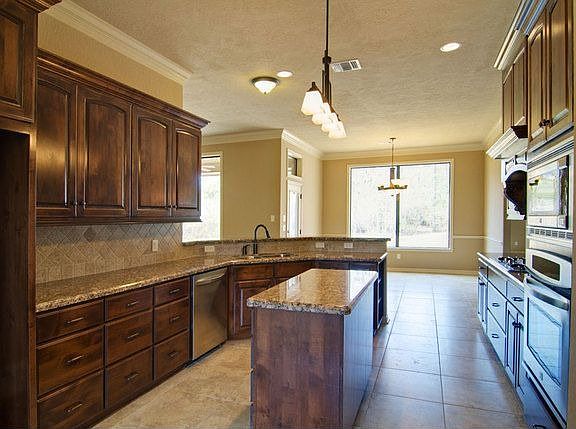 2nd image of 11914 Great Oaks Dr