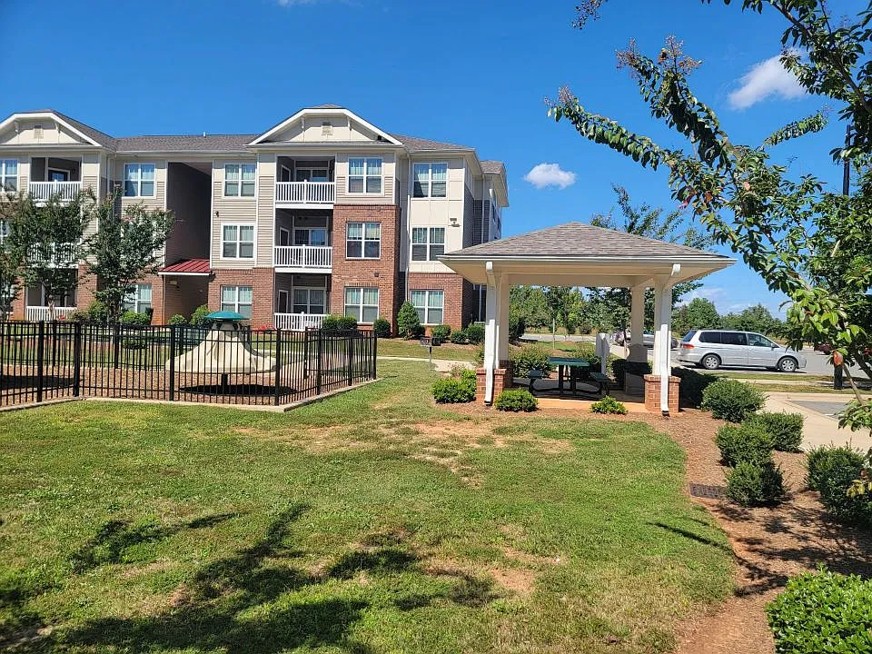 Camden Pointe — Photo 4