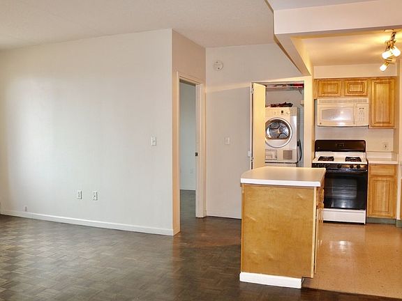 3rd image of 102 Bradhurst Ave APT 607