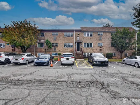 491 College Dr, Edison, NJ 08817