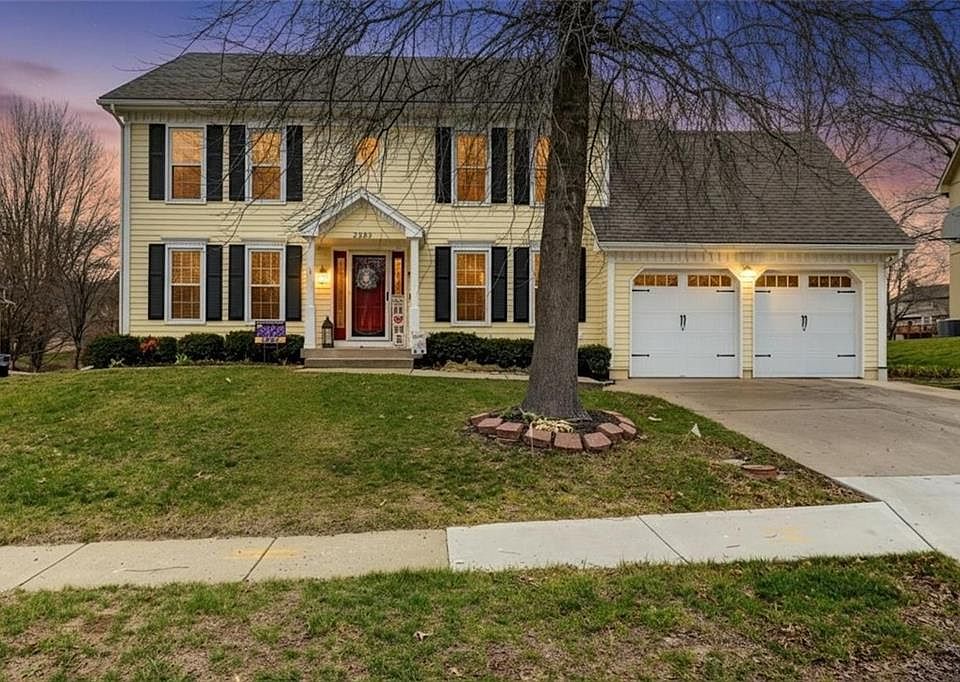 1st image of 2233 NE Waterfield Ln