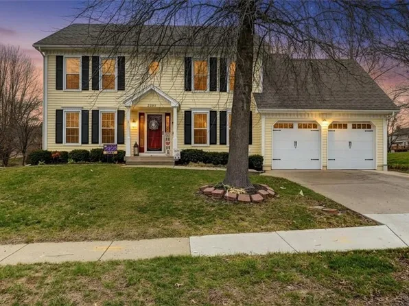 2233 NE Waterfield Ln, Blue Springs, MO 64014