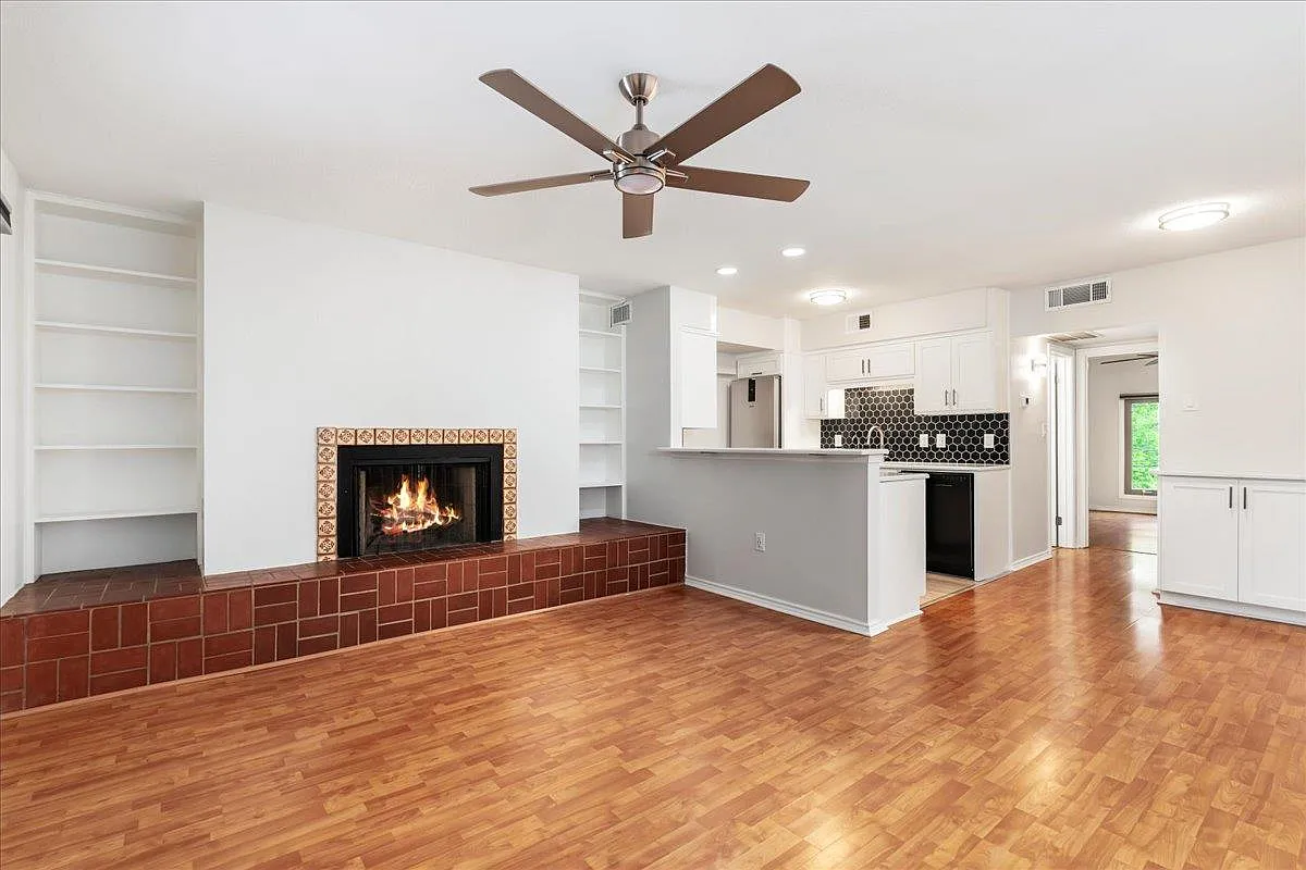 1 bed, 1.0 bath, 708 sqft, $1,995 — Photo 2