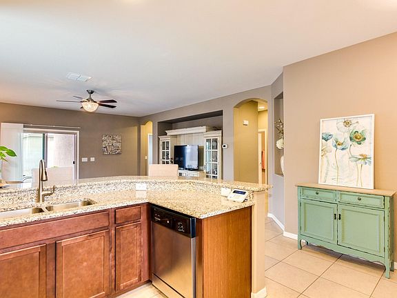 5th image of 1462 W Nectarine Ave