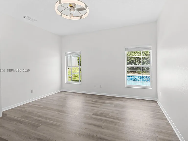 434 Castlemain Cir — Photo 21