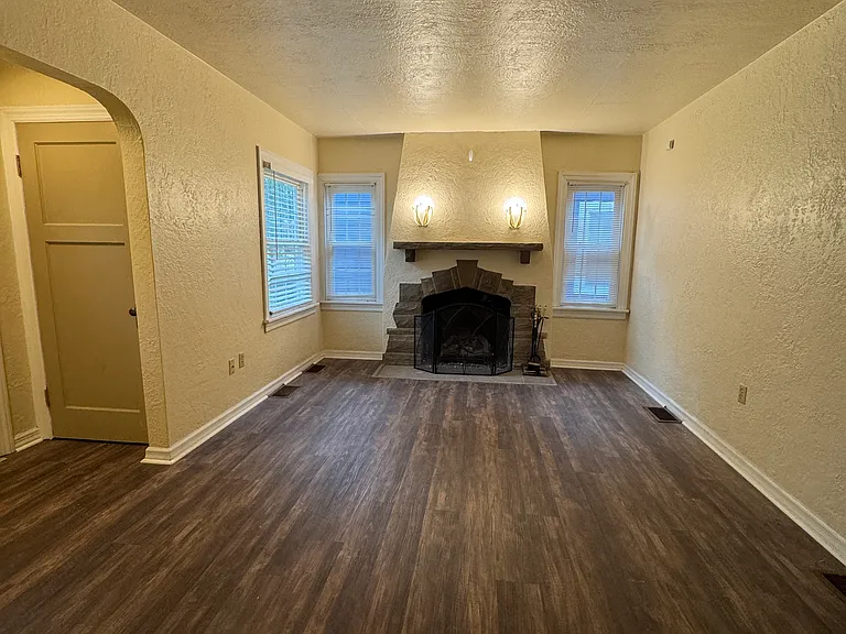 1048 Wilmington Ave — Photo 12
