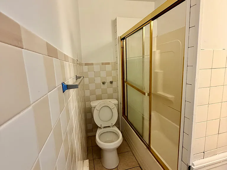 6320 Kingsessing Ave — Photo 15