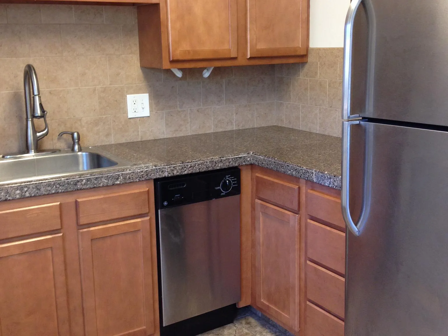 1 bed, 610 sqft, $1,300 — Photo 3