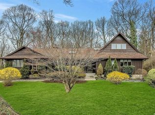 14 Woodhollow Ln, Huntington, NY 11743