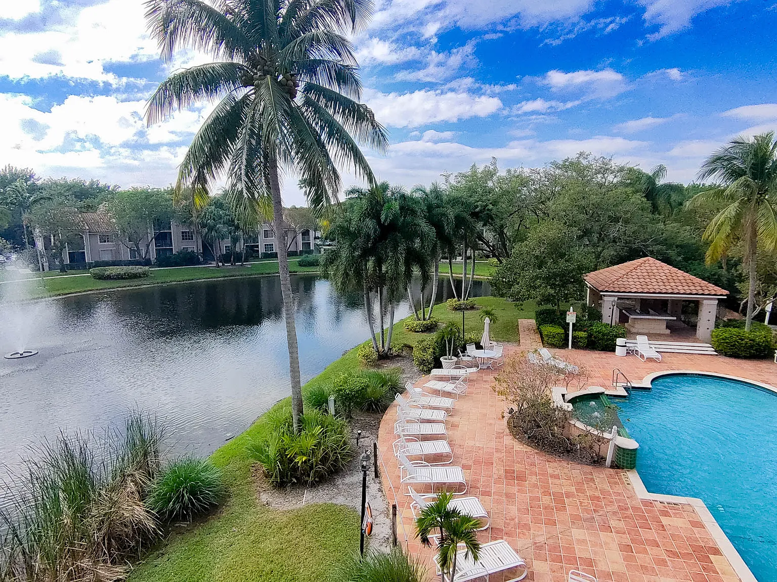 Beautiful 2 Bed / 2 Bath Condo in a Gated Community! — Photo 2