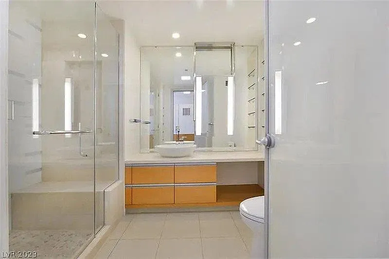 Studio, 500 sqft, $2,400 — Photo 3