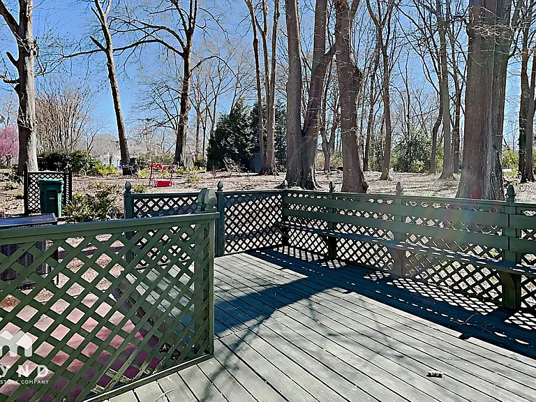 115 Carver St — Photo 17